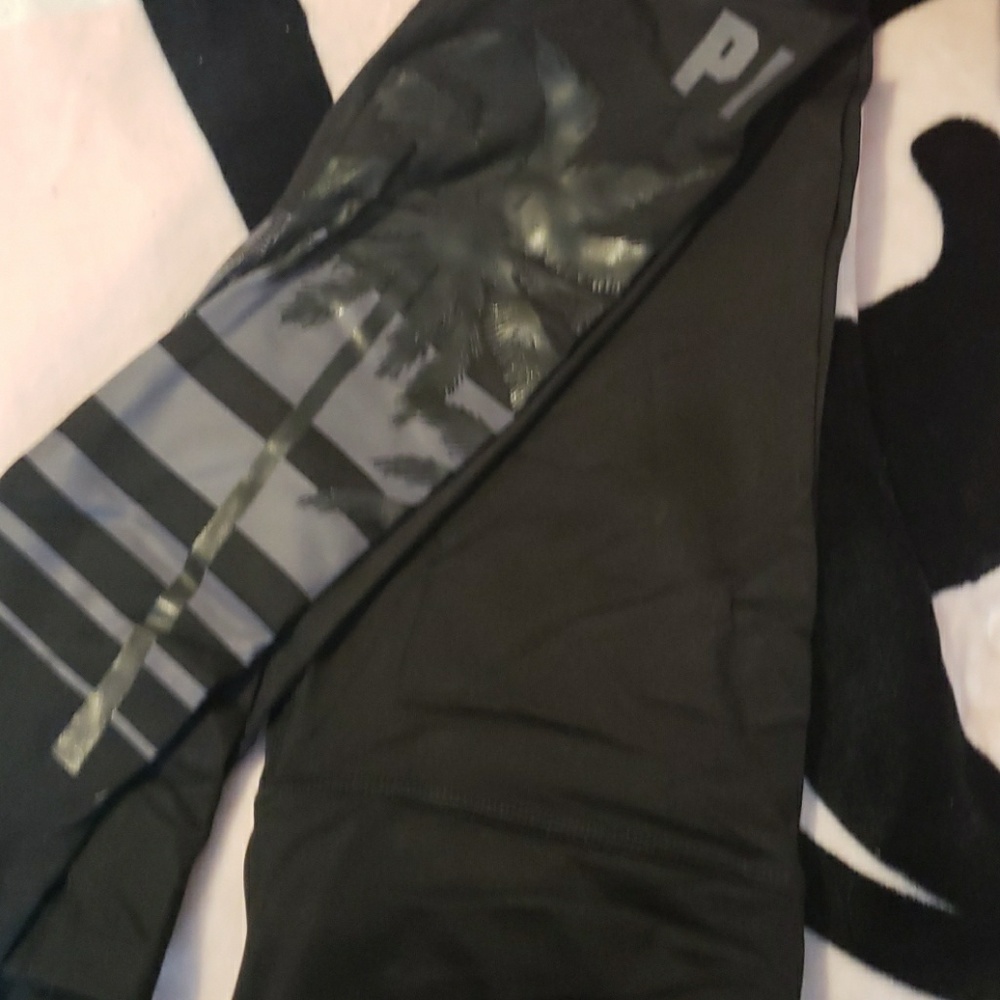 NWOT VS PINK ULTIMATE LEGGINGS
